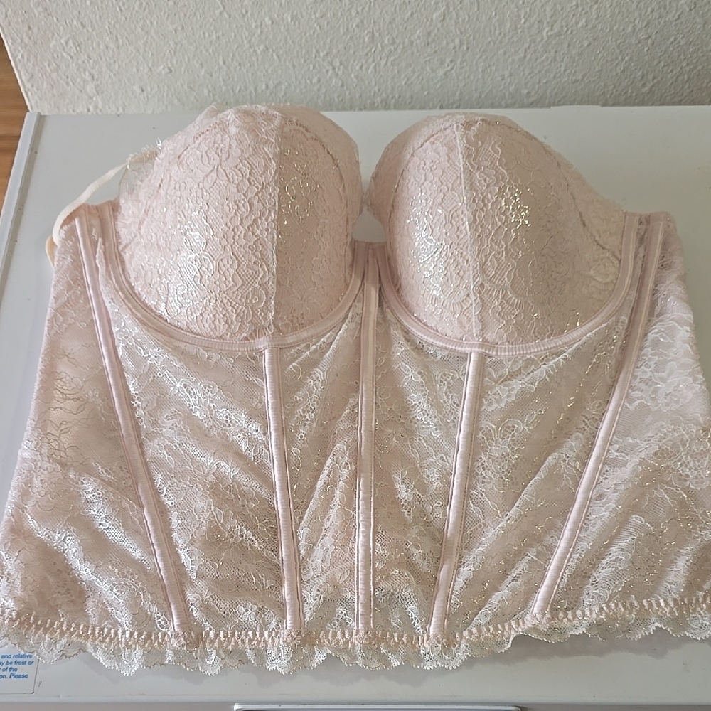 Elegant Lace Bustier in Cream